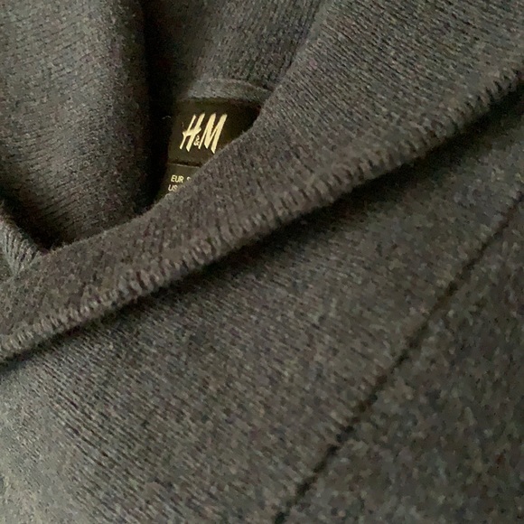 H&M Sweater - Picture 4 of 4